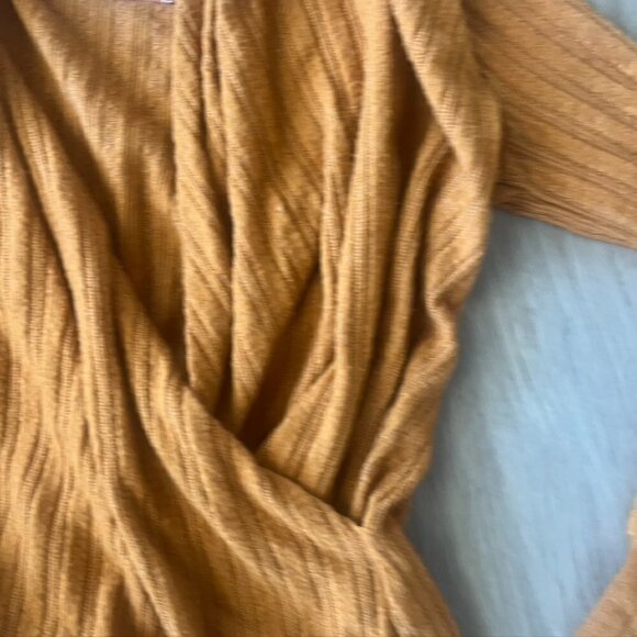 ** Maeve Anthropologie size mustard long sleeve light weight faux wrap top XS - Picture 5 of 9